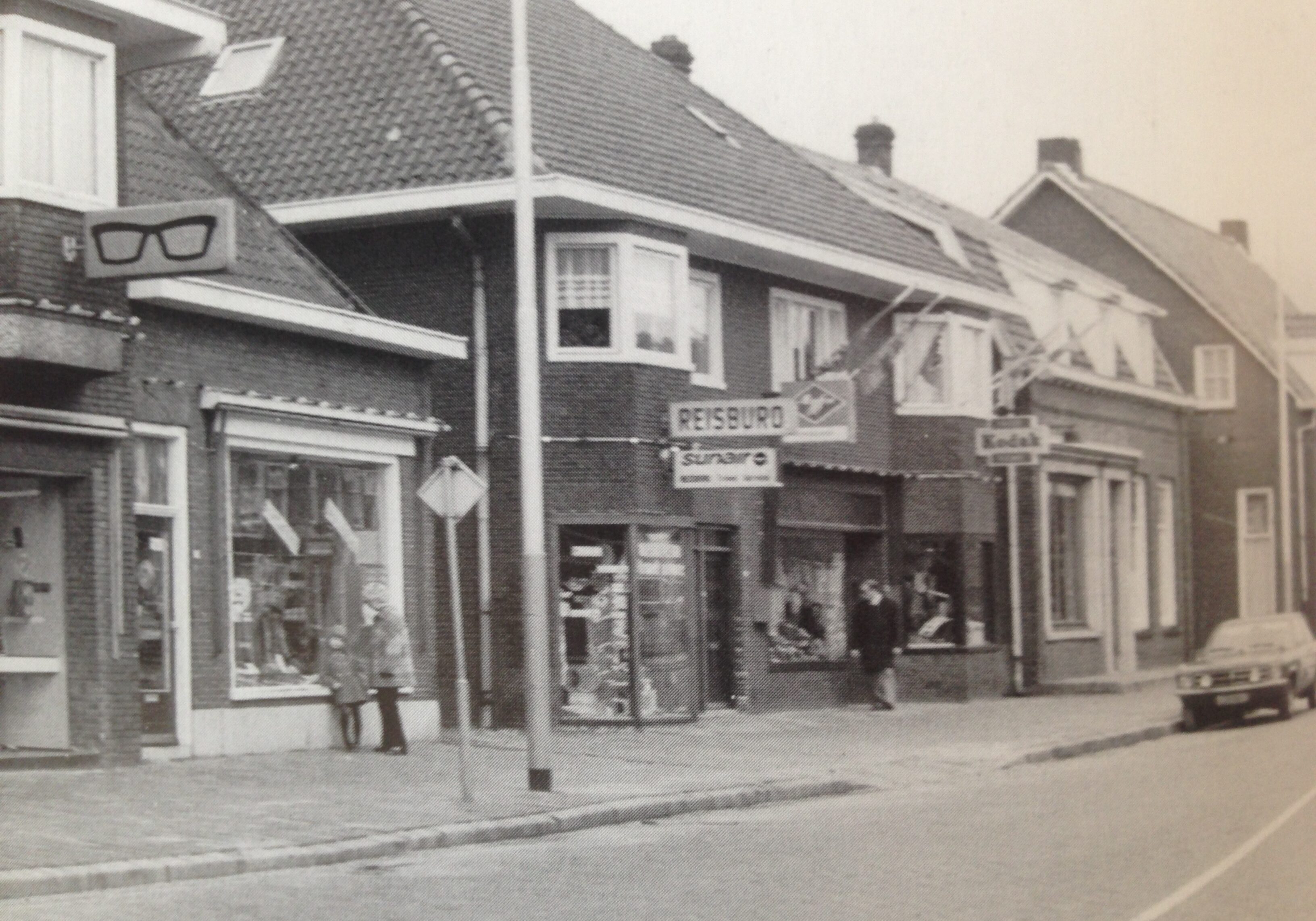 Start in 1977 aan de hoofstraat.